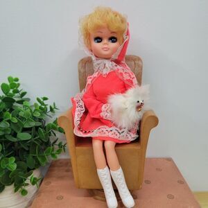 Vintage Kitschy Musical Doll – Plays “It’s a Small World” 🎶